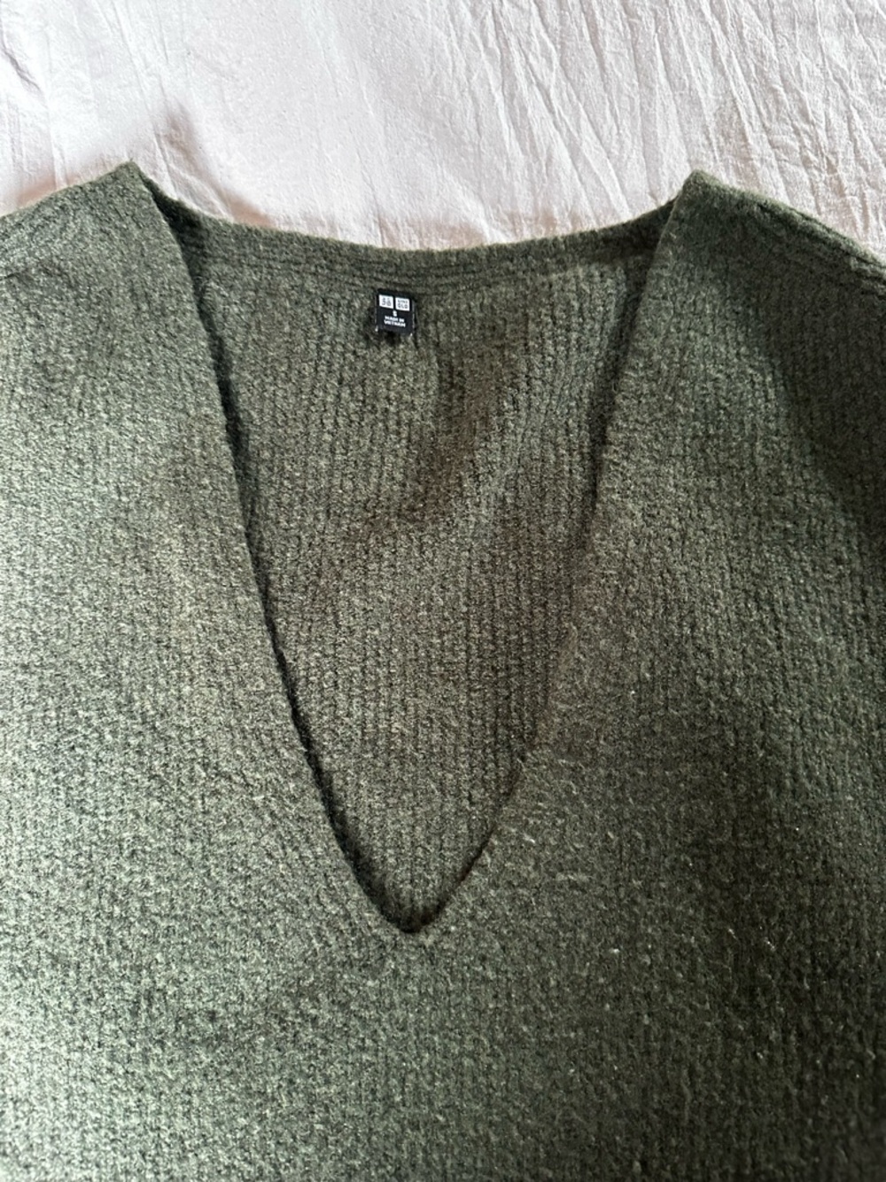 Uniqlo Men's Olive V-Neck Knit Sweater